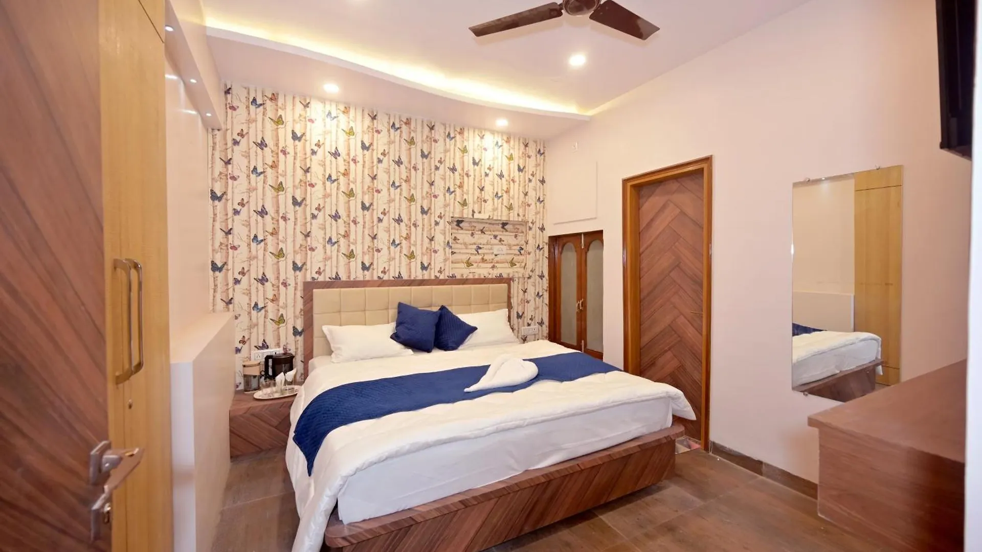 Char Dham Palace Hotel Varanasi
